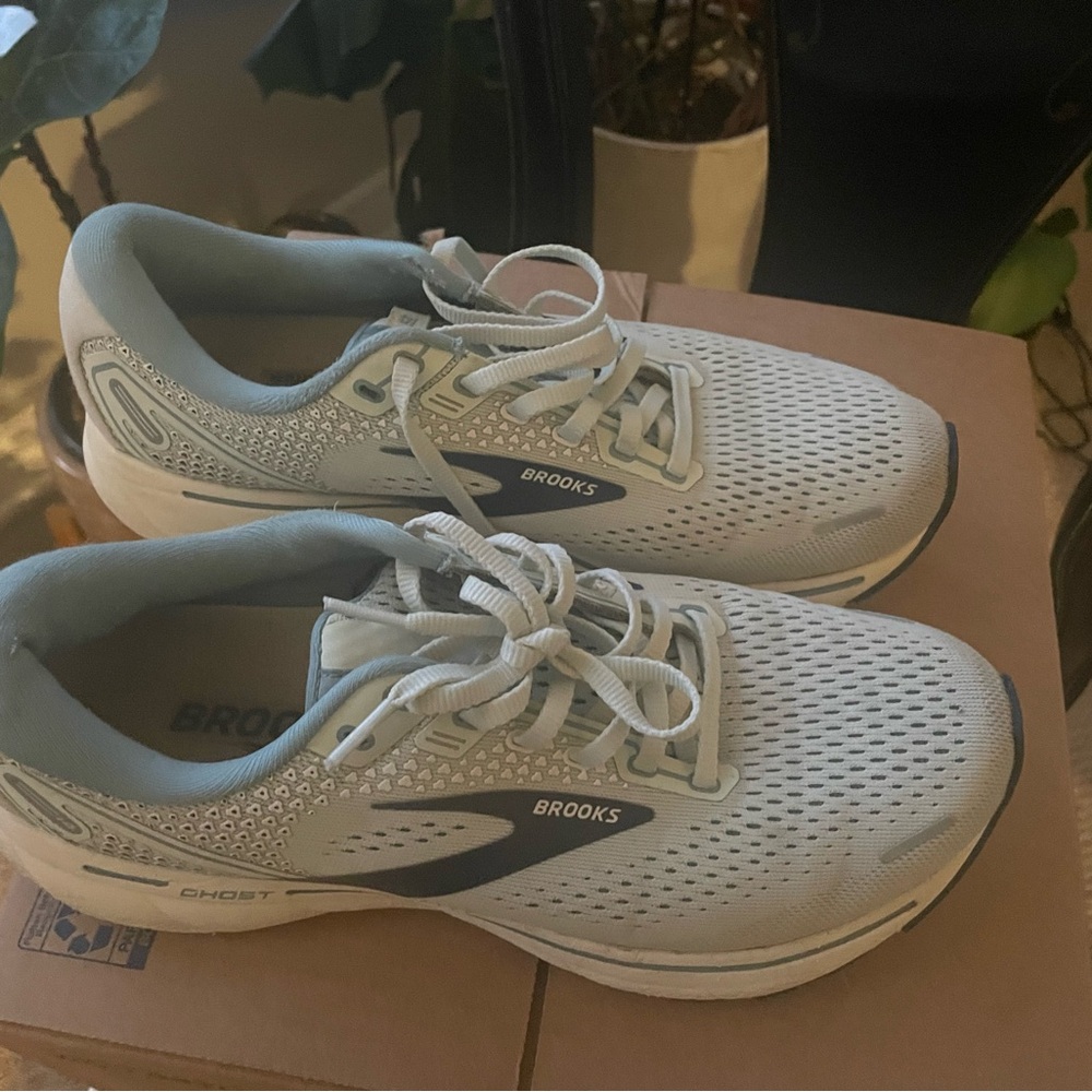 Brooks Women's Athletic Shoes - Light Gray and Blue